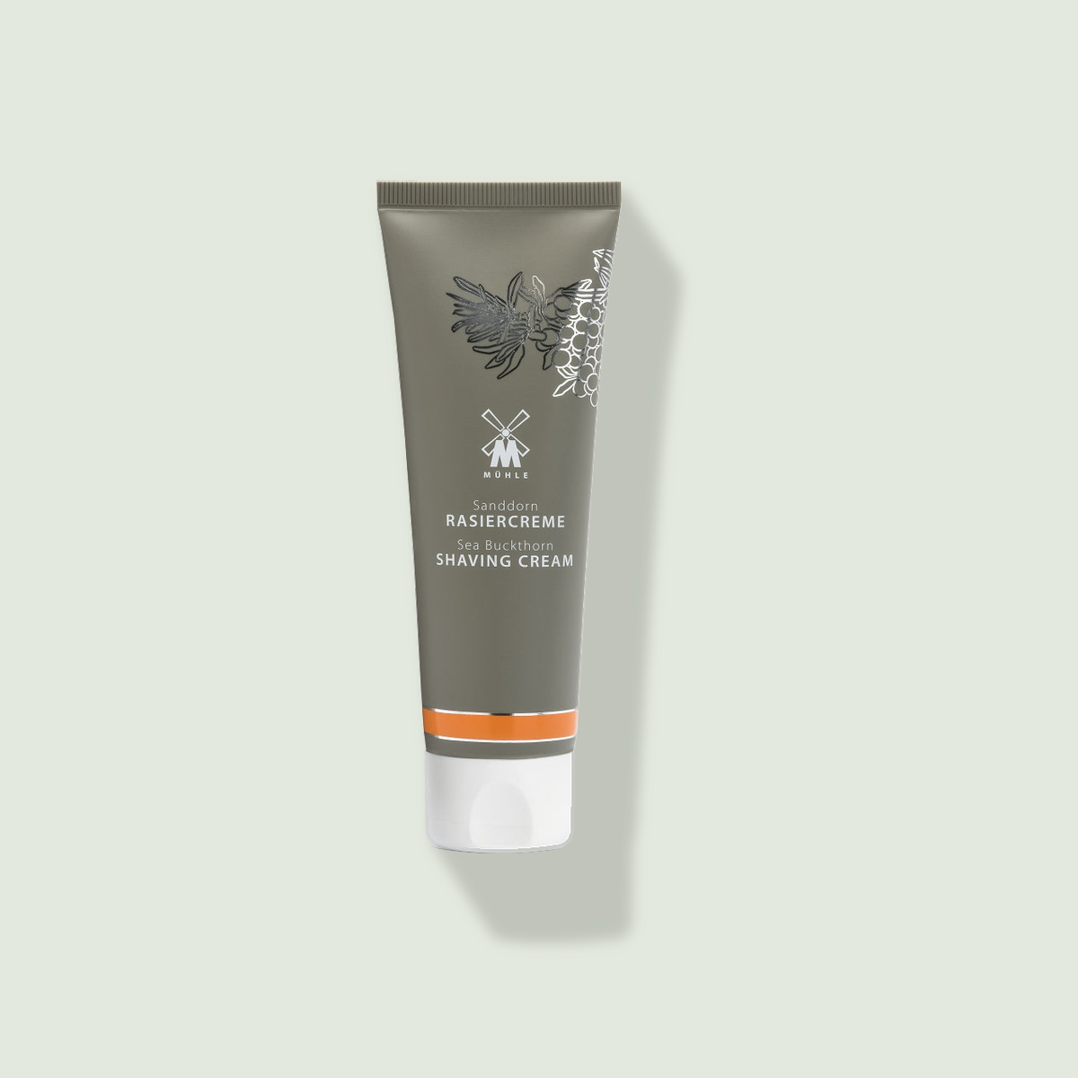 MÜHLE / NOM Sea Buckthorn Shaving Cream uz salvijas krāsas fona