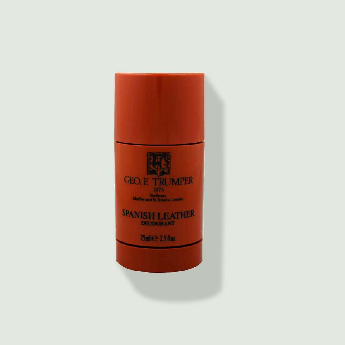 Geo. F. Trumper Spanish Leather uz salvijas fona